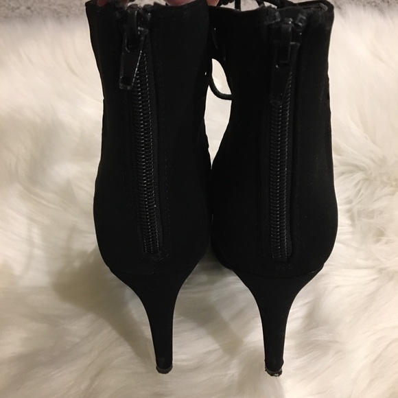 Laser cut lace-up heels - Picture 4 of 7